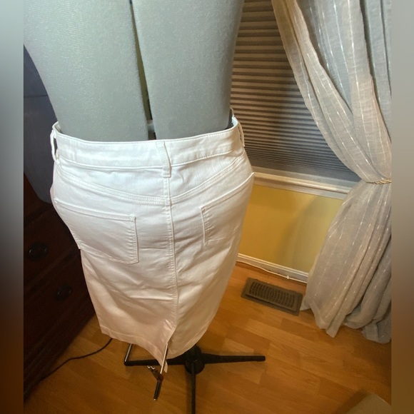 Gorgeous White Denim Skirt - Picture 2 of 5
